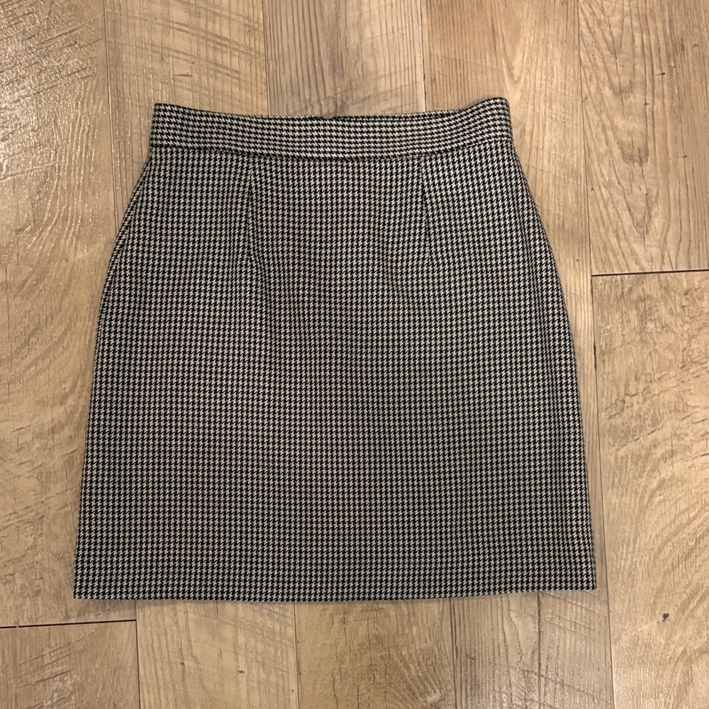 Antonio Melani Tailored Houndstooth Pencil Skirt in Black and White
